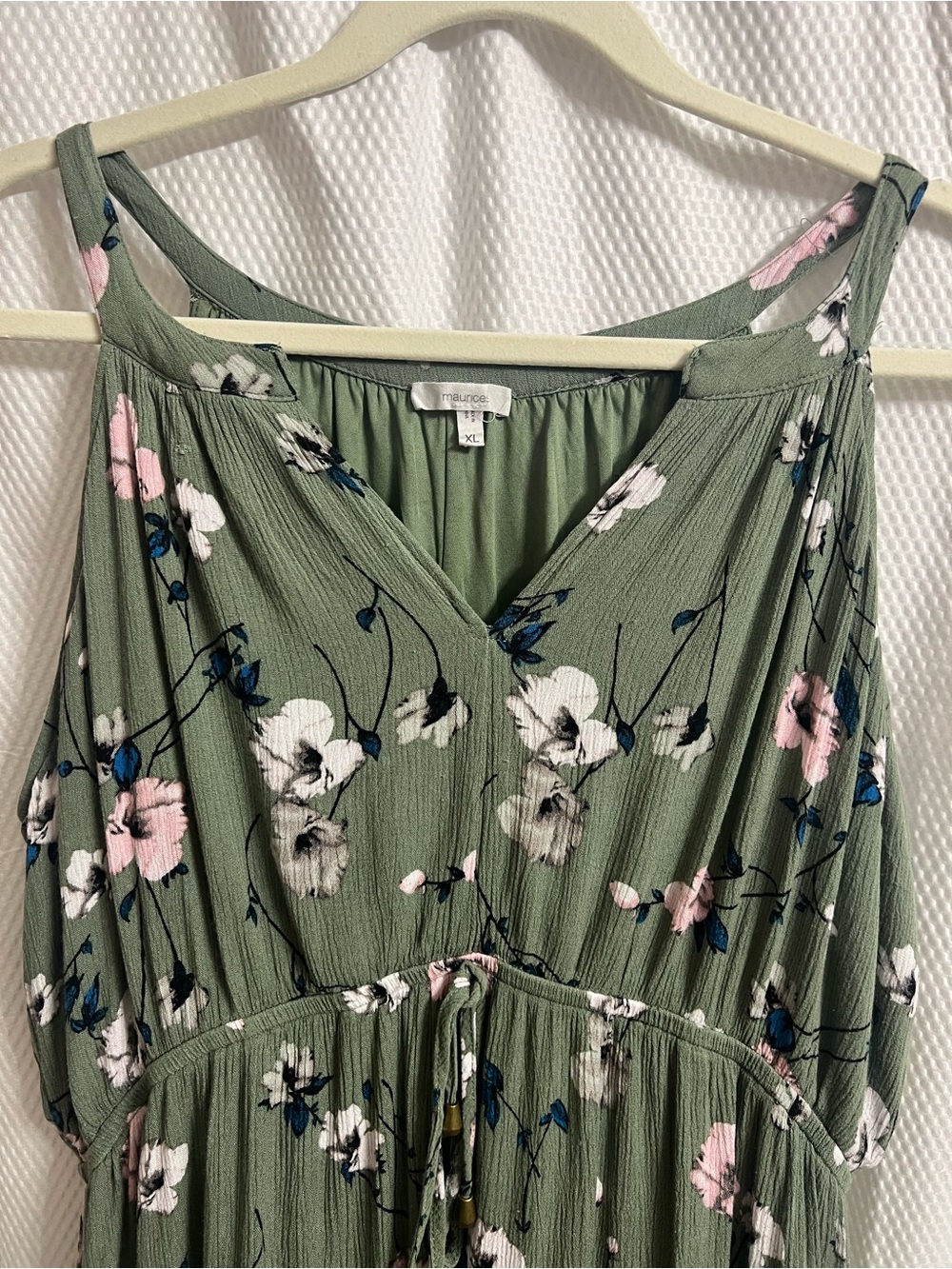 Olive Green Floral Sleeveless V-Neck Dress with pockets - Picture 2 of 8
